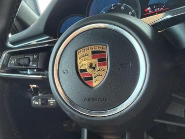 Porsche Macan Electrique Base — photo 24