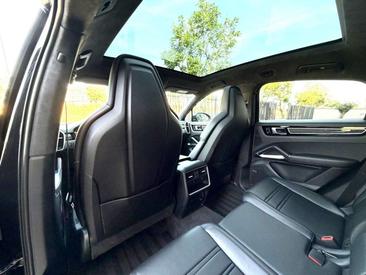 Porsche Cayenne III Turbo S E-Hybrid — photo 17