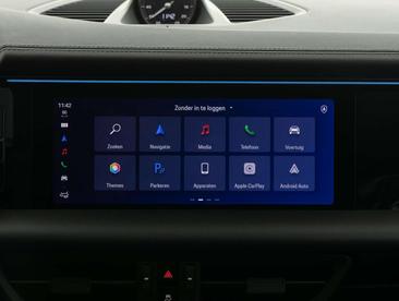 Porsche Macan 4S — photo 11