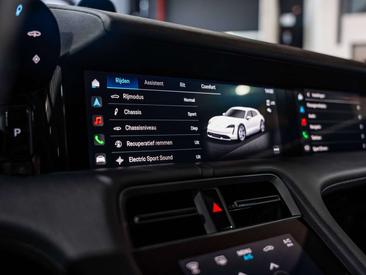 Porsche Taycan 4S — photo 23