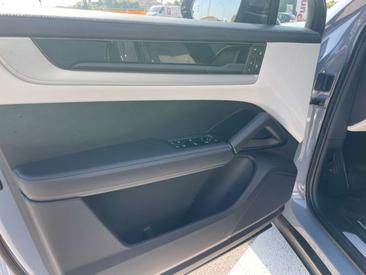 Porsche Cayenne III Turbo — photo 24