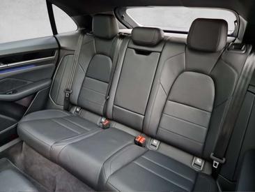 Porsche Macan 4S — photo 12