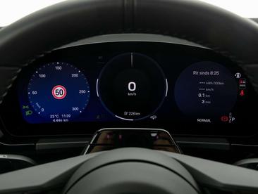 Porsche Macan 4S — photo 15