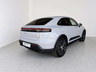 Porsche Macan 4S — photo 7