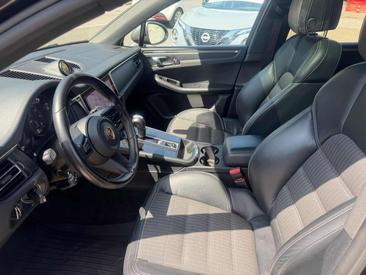 Porsche Macan Electrique Base — photo 11