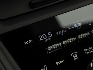 Porsche Macan 4S — photo 17