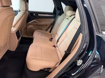 Porsche Cayenne III — photo 10