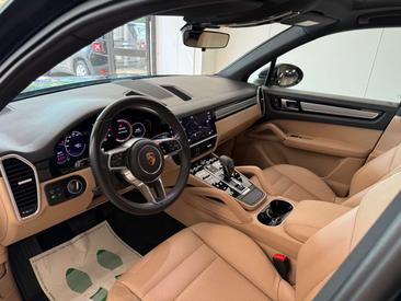 Porsche Cayenne III — photo 17