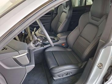 Porsche Macan 4S — photo 14