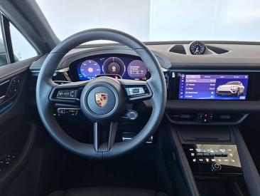 Porsche Macan 4S — photo 18