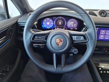 Porsche Macan 4S — photo 19