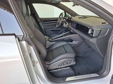 Porsche Macan 4S — photo 24
