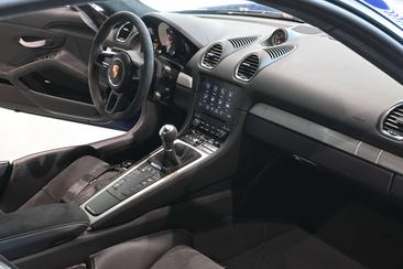 Porsche 718 Cayman GT4 — photo 9