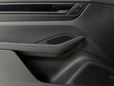 Porsche Macan 4S — photo 34