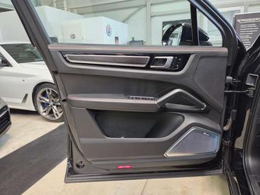 Porsche Cayenne III GTS — photo 13