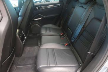 Porsche Cayenne III Turbo — photo 11