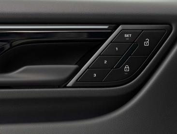 Porsche Macan 4S — photo 35