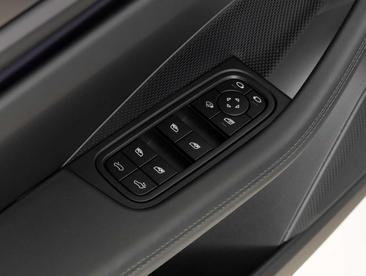 Porsche Macan 4S — photo 37
