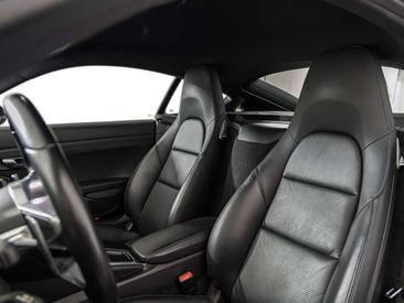 Porsche 718 Cayman Base — photo 18