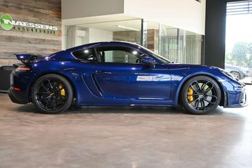 Porsche 718 Cayman GT4 — photo 5