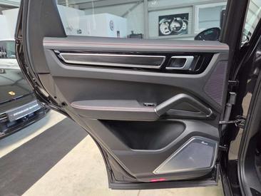 Porsche Cayenne III GTS — photo 24