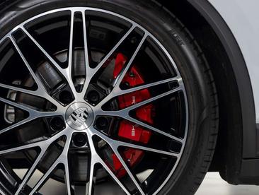 Porsche Macan 4S — photo 45
