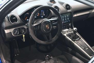 Porsche 718 Cayman GT4 — photo 8