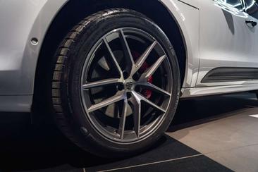 Porsche Macan Electrique S — photo 9