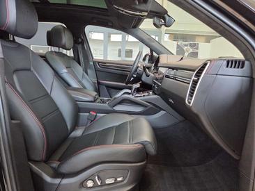 Porsche Cayenne III GTS — photo 28