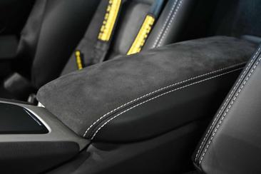 Porsche 718 Cayman GT4 — photo 27