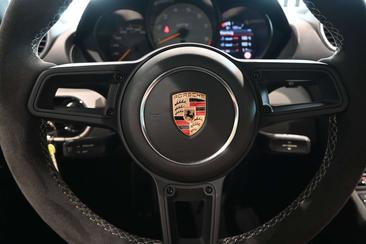 Porsche 718 Cayman GT4 — photo 12