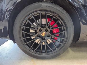 Porsche Cayenne III GTS — photo 33