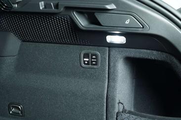 Porsche Macan 4S — photo 17