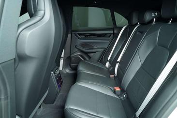 Porsche Macan 4S — photo 18