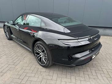 Porsche Taycan — photo 2