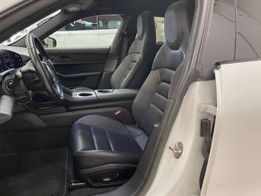 Porsche Taycan — photo 8