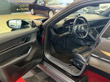 Porsche Taycan — photo 9