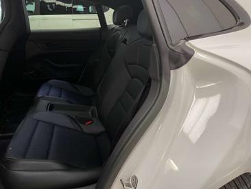 Porsche Taycan — photo 9