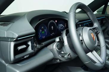 Porsche Macan 4S — photo 21