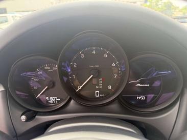 Porsche Macan Electrique Base — photo 15