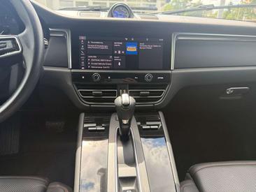 Porsche Macan Electrique Base — photo 16