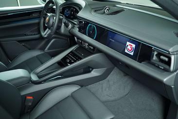 Porsche Macan 4S — photo 23