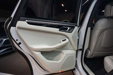 Porsche Macan Electrique S — photo 21
