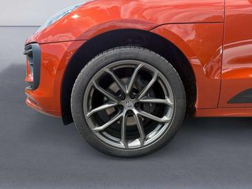 Porsche Macan Electrique Base — photo 17