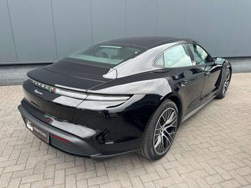 Porsche Taycan — photo 7