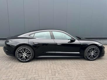 Porsche Taycan — photo 8