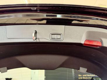 Porsche Taycan — photo 19
