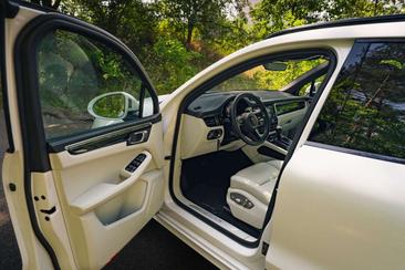 Porsche Macan Electrique S — photo 25