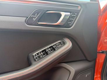 Porsche Macan Electrique Base — photo 23
