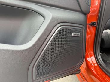 Porsche Macan Electrique Base — photo 24